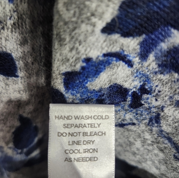 Sweater - Picture 6 of 7